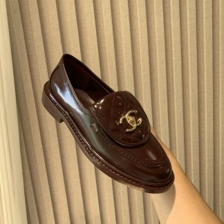 Chanel's new elegant and durable red-brown loafers for early spring