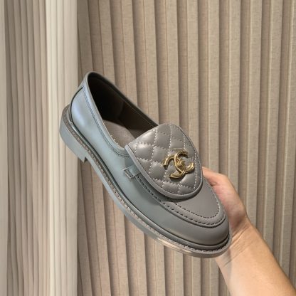 Chanel's new elegant and durable blue-gray matte loafers for early spring