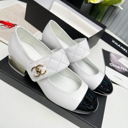 Chanel early spring new white round pointed toe small leather shoes heel height 2.5cm