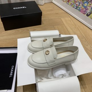 Chanel autumn and winter new white retro style small round head loafers