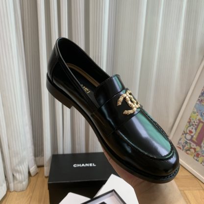 Chanel early spring season new retro style black small square head loafers