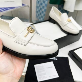 Chanel's new white loafers for early spring, good-looking and comfortable, heel height 2.5cm