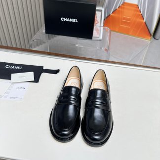 Chanel Early Autumn New Small Round Toe Black Shiny Retro Loafers