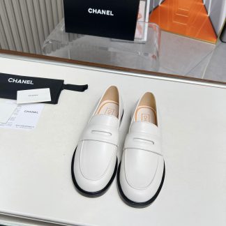 Chanel Early Autumn New Small Round Head White Retro Loafers