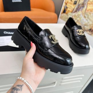 Chanel autumn and winter delicate small round head slim black loafers