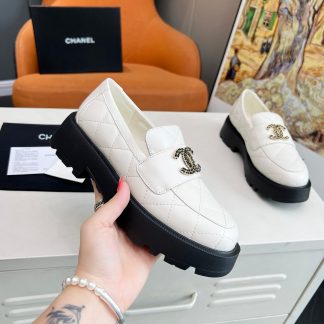 Chanel autumn and winter delicate small round head slim white loafers
