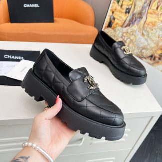 Chanel autumn and winter delicate small round head slim black matte loafers