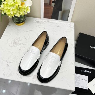 Chanel black and white autumn new goddess series loafers