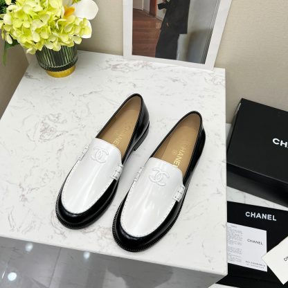 Chanel black and white autumn new goddess series loafers