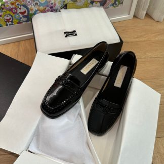 Chanel autumn and winter four seasons retro style small round head black shiny loafers