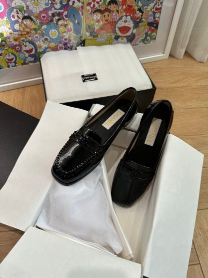 Chanel autumn and winter four seasons retro style small round head black shiny loafers