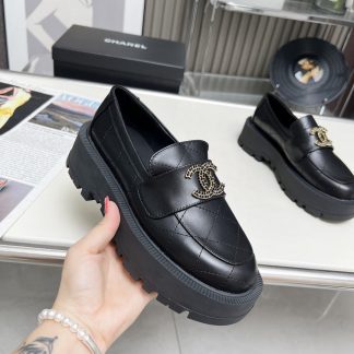 Chanel autumn and winter series new retro style small round head black loafers