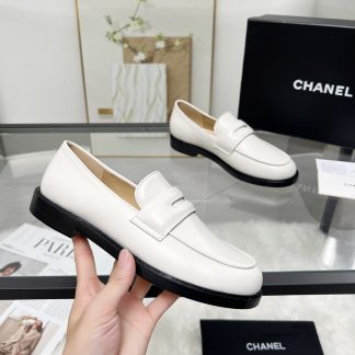 Chanel white early spring new small round head delicate loafers