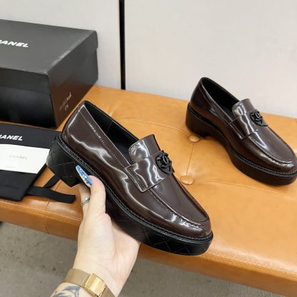 Chanel Autumn Winter Series Brown Small Round Toe Slim Loafers