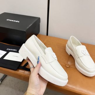 Chanel Autumn and Winter Series White Small Round Toe Slim Loafers
