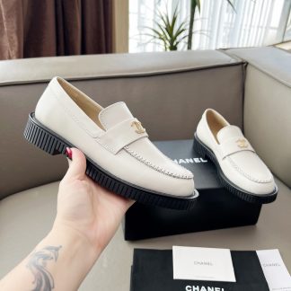 Chanel Early Spring Dance Shoes Series White Small Round Head Retro Loafers