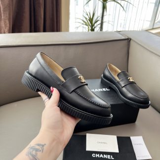 Chanel Early Spring Dance Shoes Series Black Small Round Head Retro Loafers