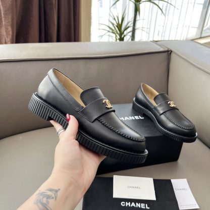 Chanel Early Spring Dance Shoes Series Black Small Round Head Retro Loafers