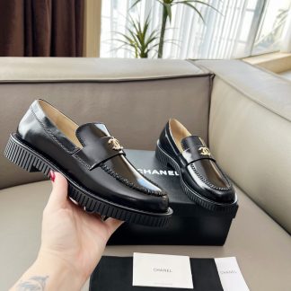 Chanel Early Spring Dance Shoes Series Black Shiny Small Round Head Retro Loafers