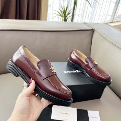 Chanel Early Spring Dance Shoes Series Red Shiny Small Round Head Retro Loafers