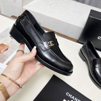 Chanel autumn and winter black shiny retro loafers