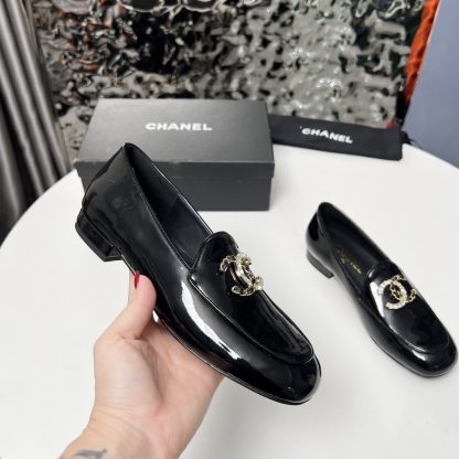 Chanel Early Spring Dance Shoes Series Small Round Toe Slim Black Shiny Loafers