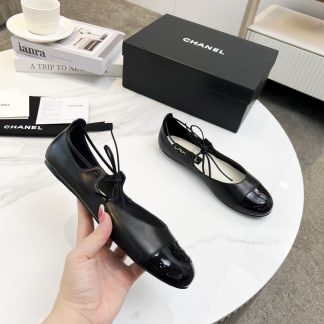 Chanel's new black early spring product is slim and paired with lace-up loafers