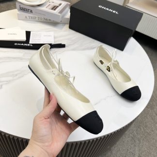 Chanel's new white early spring products are slim and paired with lace-up loafers