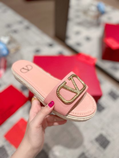 VALENTINO exquisite lychee pattern large V buckle fashion slippers - Image 2