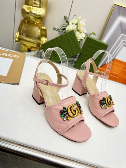 Gucci's new spring and summer rhinestone buckle round-toe thick-heeled sandals