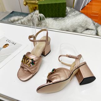 Gucci's new spring and summer rhinestone buckle round-toe thick-heeled sandals