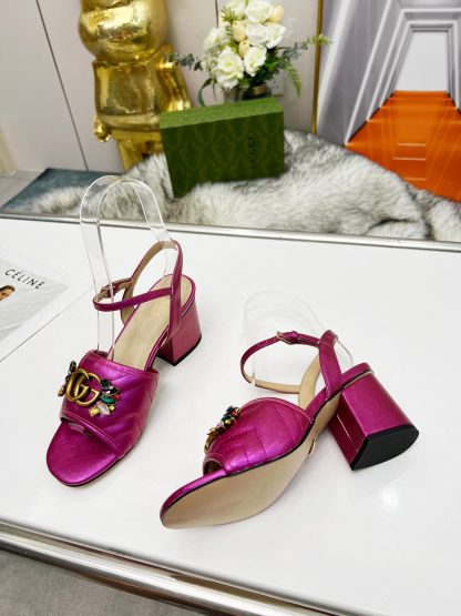 Gucci's new spring and summer rhinestone buckle round-toe thick-heeled sandals