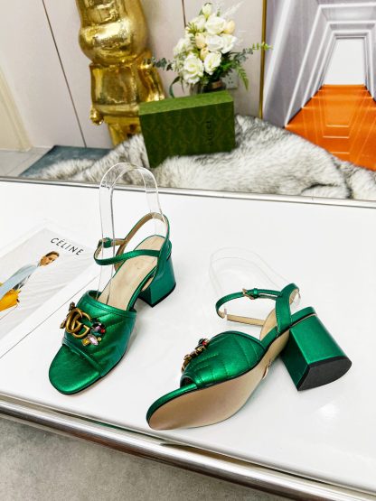 Gucci's new spring and summer rhinestone buckle round-toe thick-heeled sandals