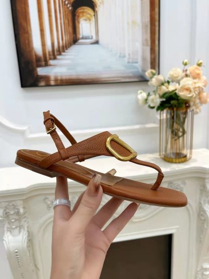 VALENTINO Fashionable and versatile thong sandals - Image 2