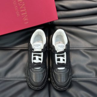 VALENTINO low-top calfskin sneakers