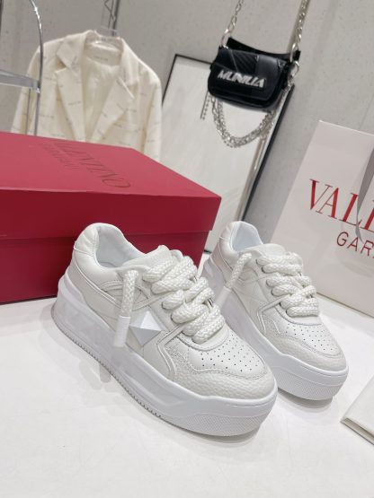 VALENTINO Thick-soled casual sneakers
