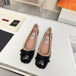 VALENTINO simple versatile rivet flat shoes casual shoes