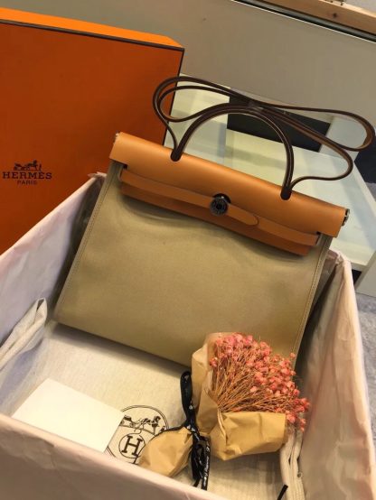 Hermes Brown Daily Crossbody Bag 31cm Khaki Light Brown Universal Edition for Men and Women