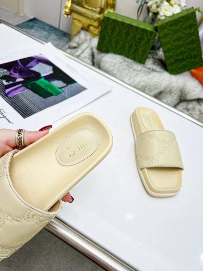 Gucci women's flat slippers - Image 2