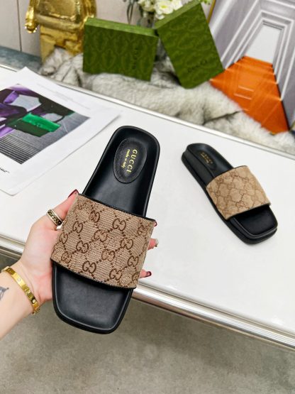 Gucci women's flat slippers