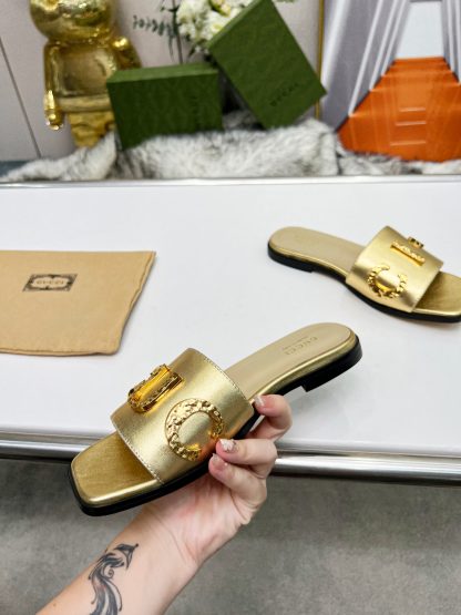 Gucci women's flat slippers - Image 2