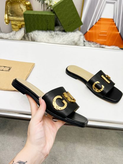 Gucci women's flat slippers