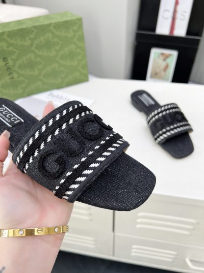 Gucci women's flat slippers - Image 2