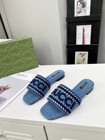 Gucci women's flat slippers