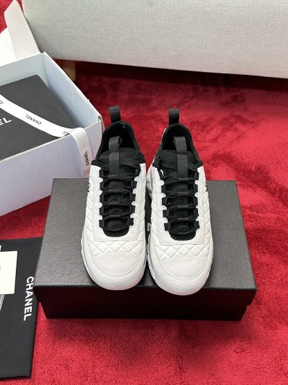 Chanel men's and women's couple's white and black mix and match classic casual sports shoes