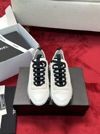 Chanel men's and women's couple's black and white mixed craft embroidery style versatile casual sports shoes