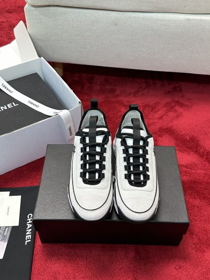 Chanel men's and women's couple's versatile fashion white and black mix and match casual sports shoes
