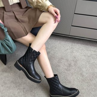 Chanel autumn and winter new black fashionable simple boots