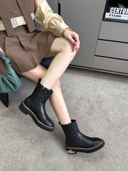 Chanel autumn and winter new black fashionable simple boots