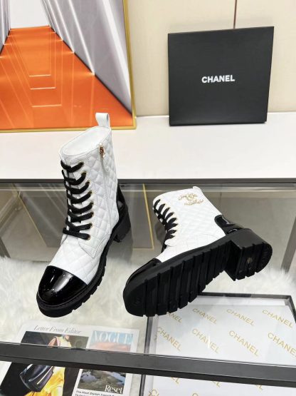 Chanel's white autumn and winter main season hit Martin boots worth buying